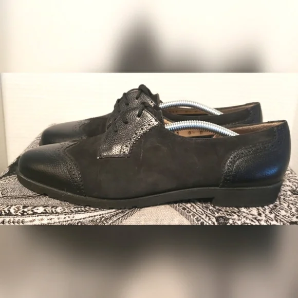 Salvatore Ferragamo Black Women's Lace-up Brogue Oxfords Size 8.5B - Picture 2 of 15